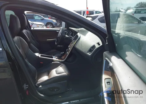 2016 Volvo Xc60 T6 Drive-E z USA, uszkodzony, nr VIN YV449MRK3G2880903